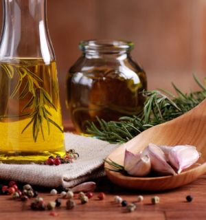 Как приготовить ароматизированное масло для салата