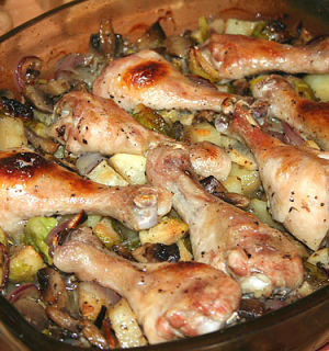 Куриные голени, запечённые с грибами и овощами