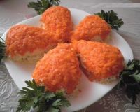 Салат“Морковки” с куриным филе и грибами