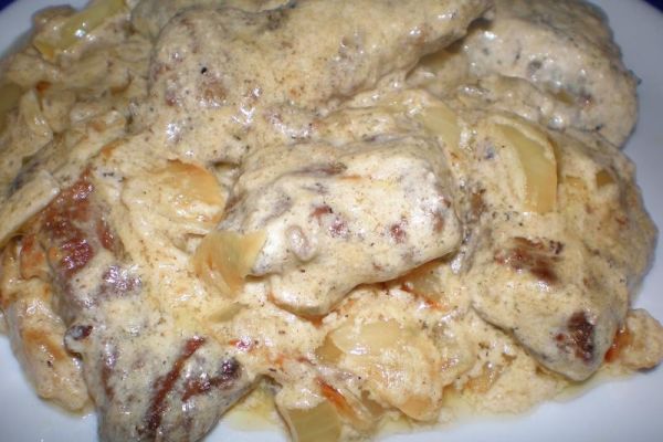 Куриная печень в орехово-чесночном соусе