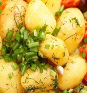 Три простых блюда из картофеля: гуляш, пюре и рагу
