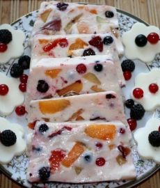 Сметанный десерт с ягодами — торт-желе