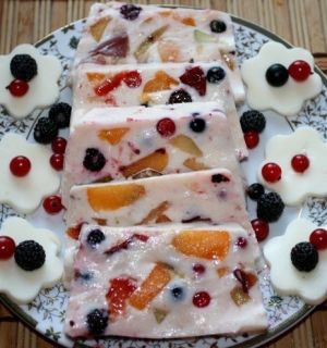 Сметанный десерт с ягодами — торт-желе