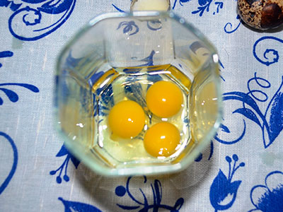 яйца в стакане