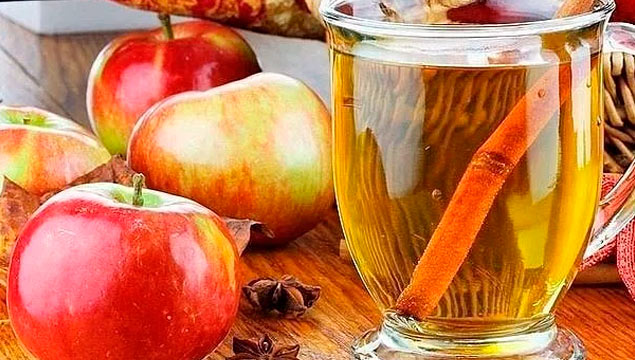 яблочный уксус в стакане